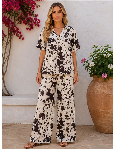 Conjunto blusa estampada vaca y pantalón