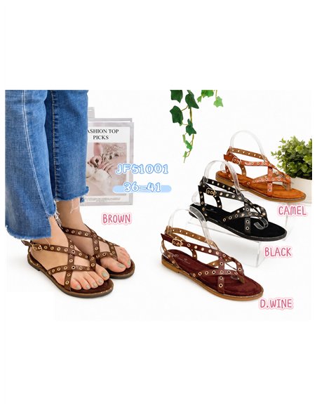Sandalia plana con tiras y tachuelas