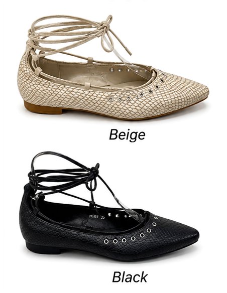 Bailarina plana con cordones y tachuelas