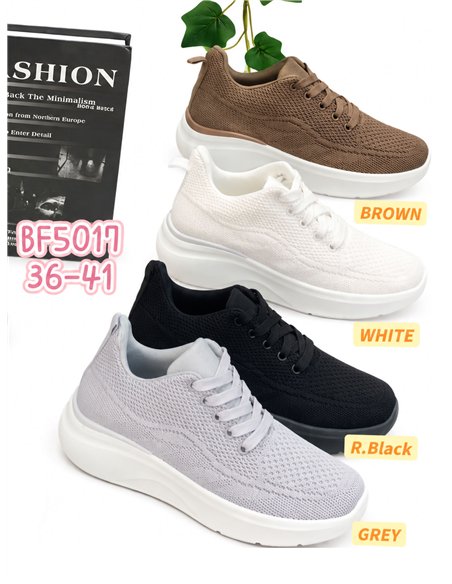 Zapatilla deportiva con cordones