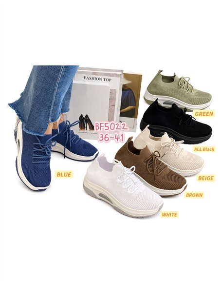 Zapatilla deportiva con cordones