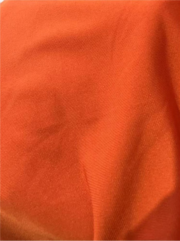 Langes Lycra-Kleid mit Metallic-Details