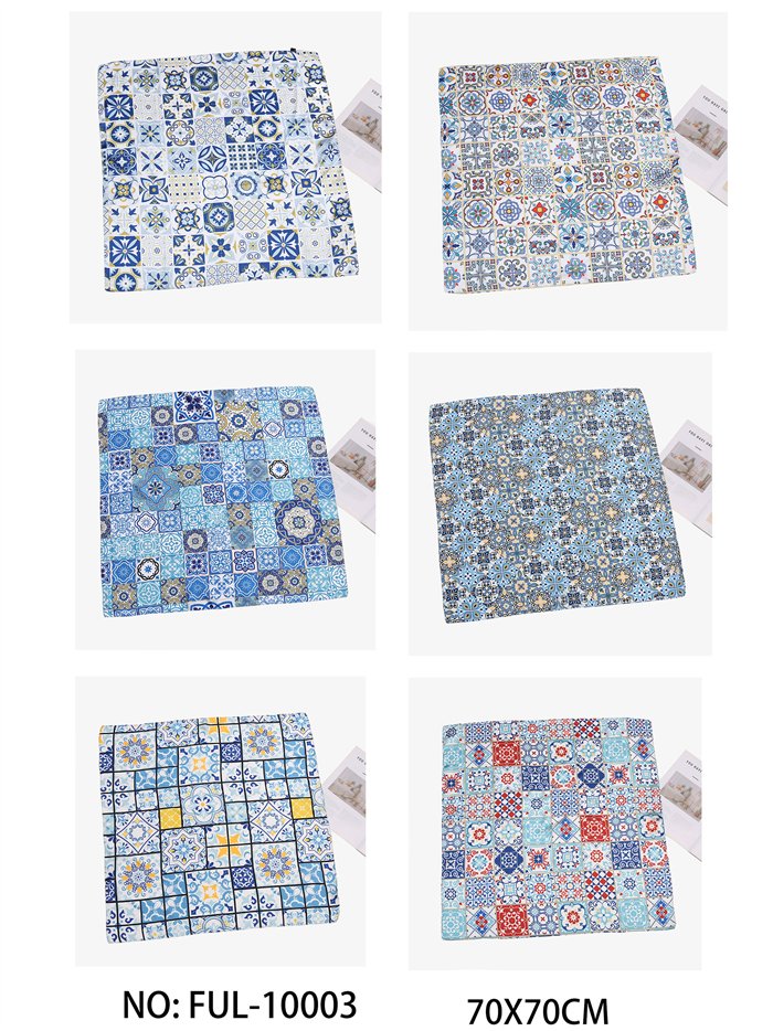 Lenço de cetim com estampa de mosaico