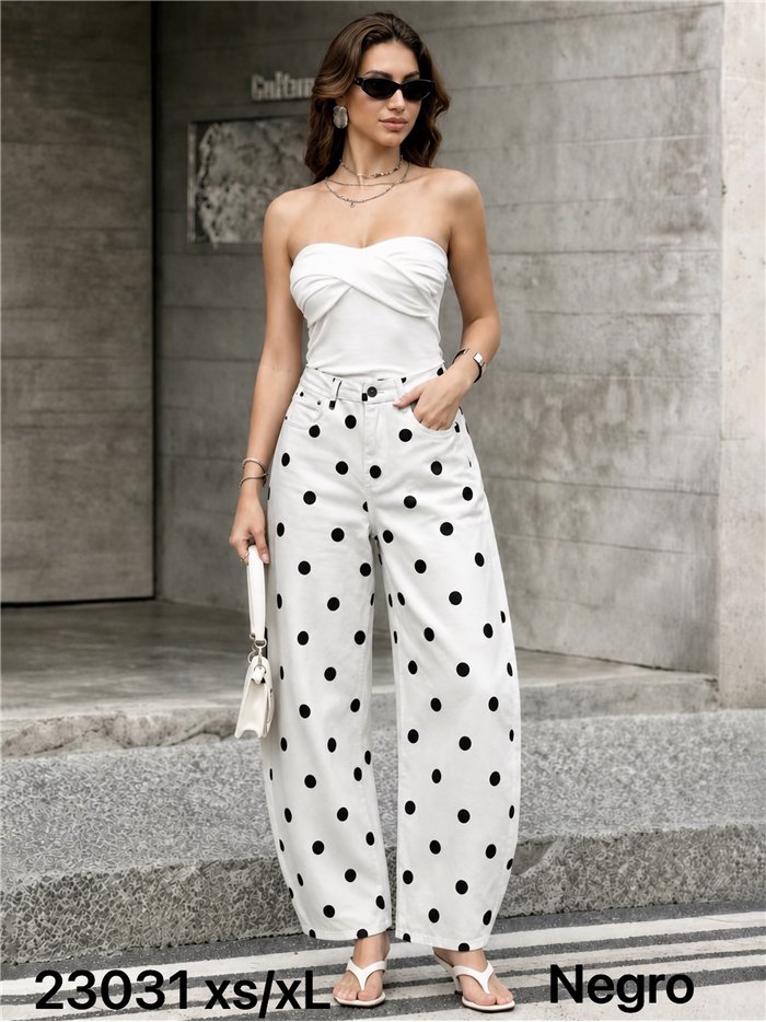 Pantalón vaquero barrel de lunares negros