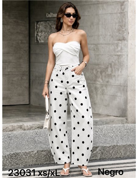 Pantalón vaquero barrel de lunares negros