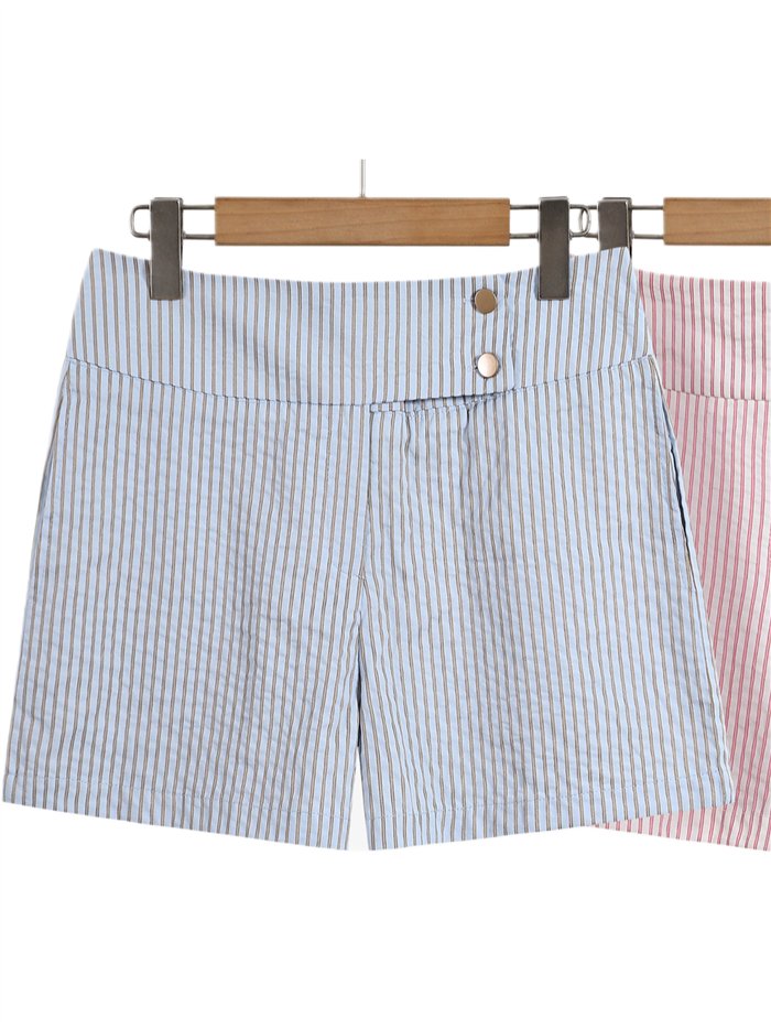 Short de rayas con botones laterales