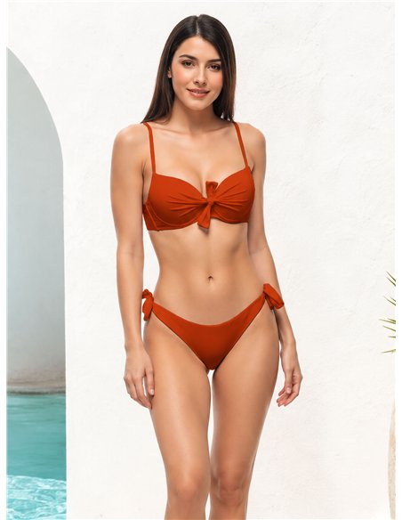 Top bikini con nudo central