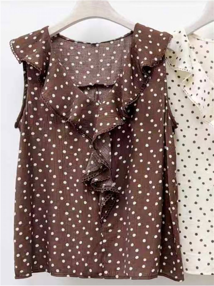 Blusa de lunares con volante