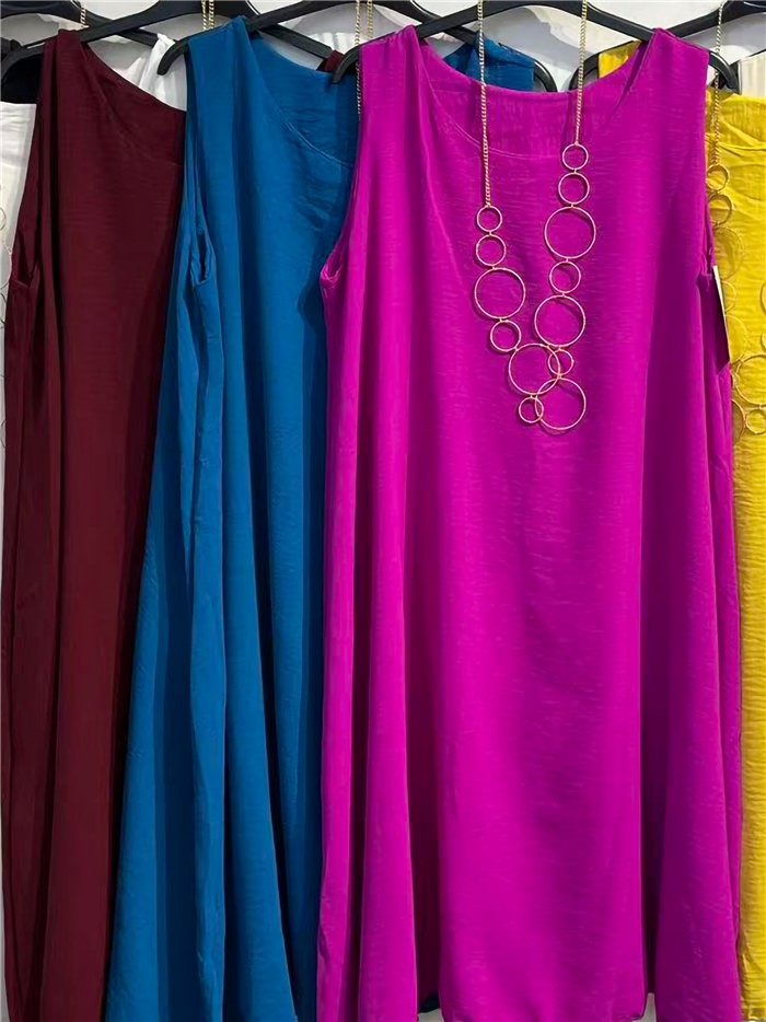 Kurzes, ärmelloses, schlichtes Kleid mit Kragen