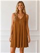 Schlichtes ärmelloses Kleid mit Knöpfen