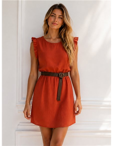 Schlichtes Kleid mit Rüschen und Gürtel