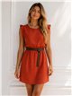 Schlichtes Kleid mit Rüschen und Gürtel