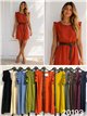 Schlichtes Kleid mit Rüschen und Gürtel