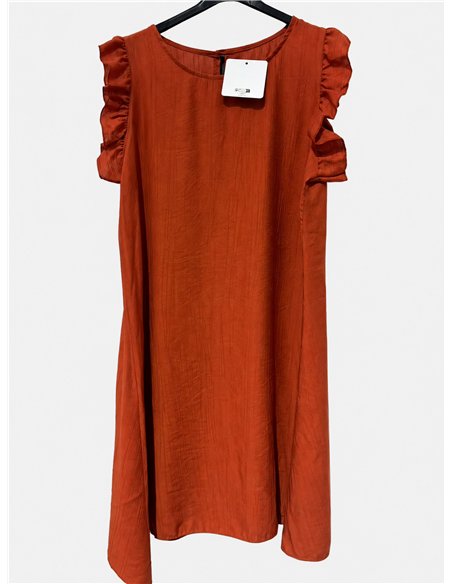 Schlichtes Kleid mit Rüschen und Gürtel