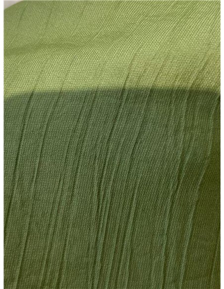 Schlichtes Kleid mit Rüschen und Gürtel