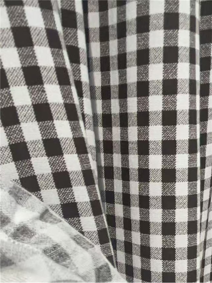 Kurzes Vichy-Kleid mit Rüschen