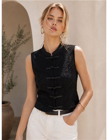 Blusa encaje con alamares