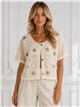 Chaqueta de crochet bordada con flores