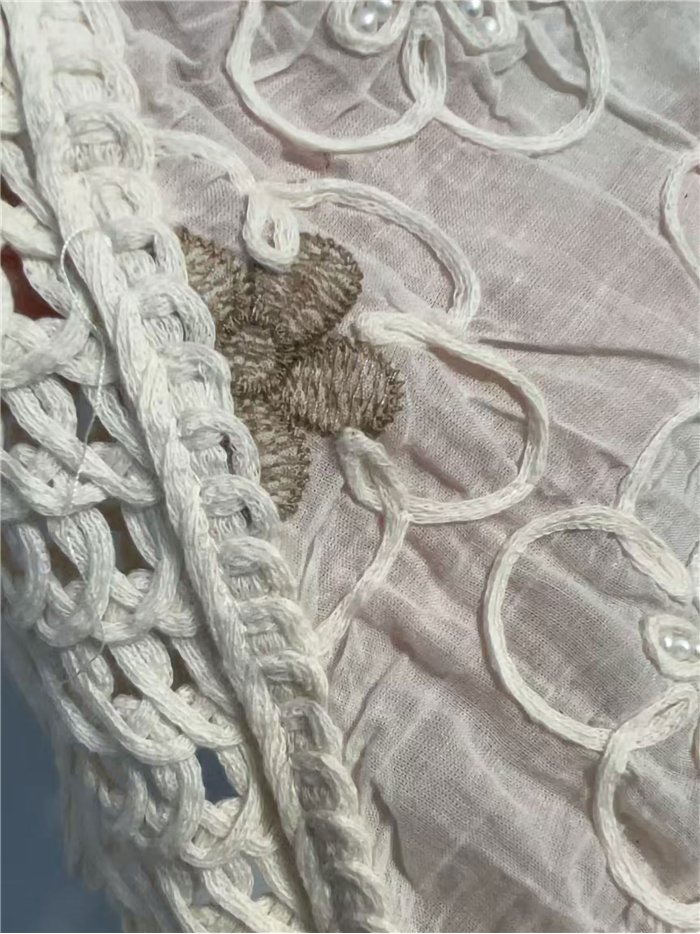 Chaqueta de crochet bordada con flores