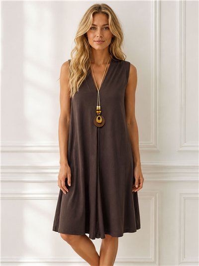 Vestido midi liso escote pico con collar