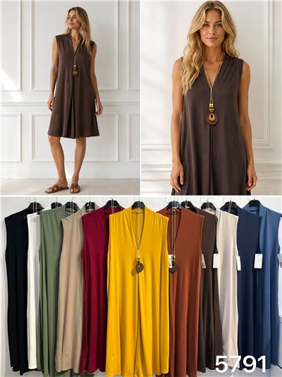 Vestido midi liso escote pico con collar 2
