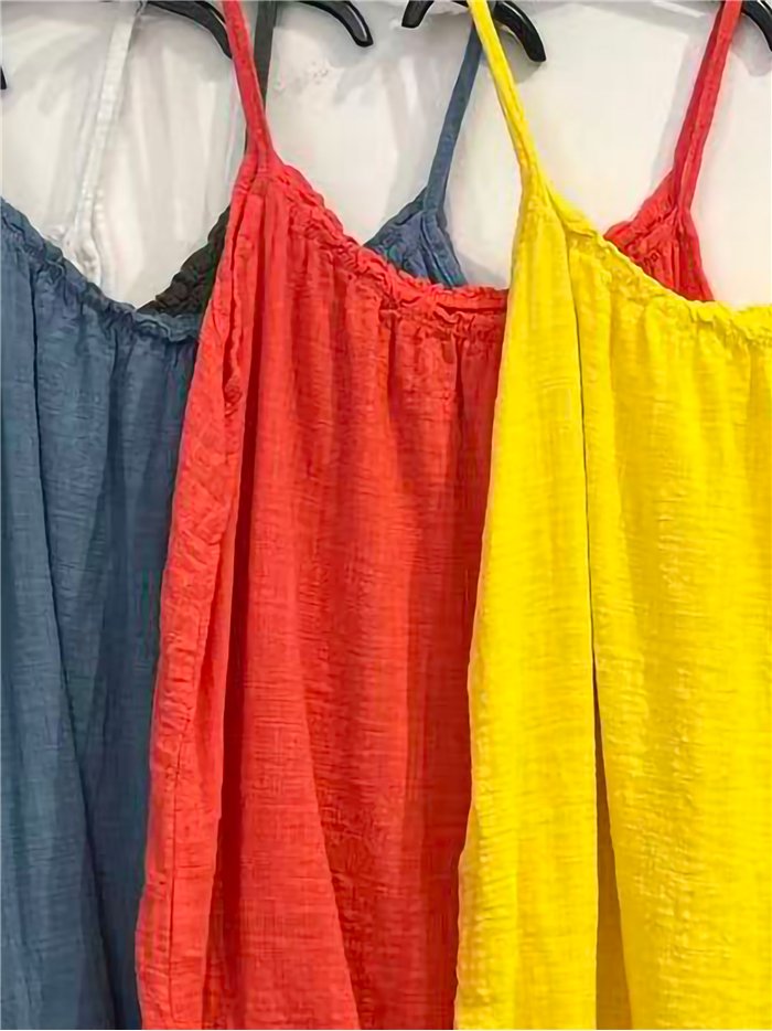 Kurzes Trägerkleid mit Rüschen