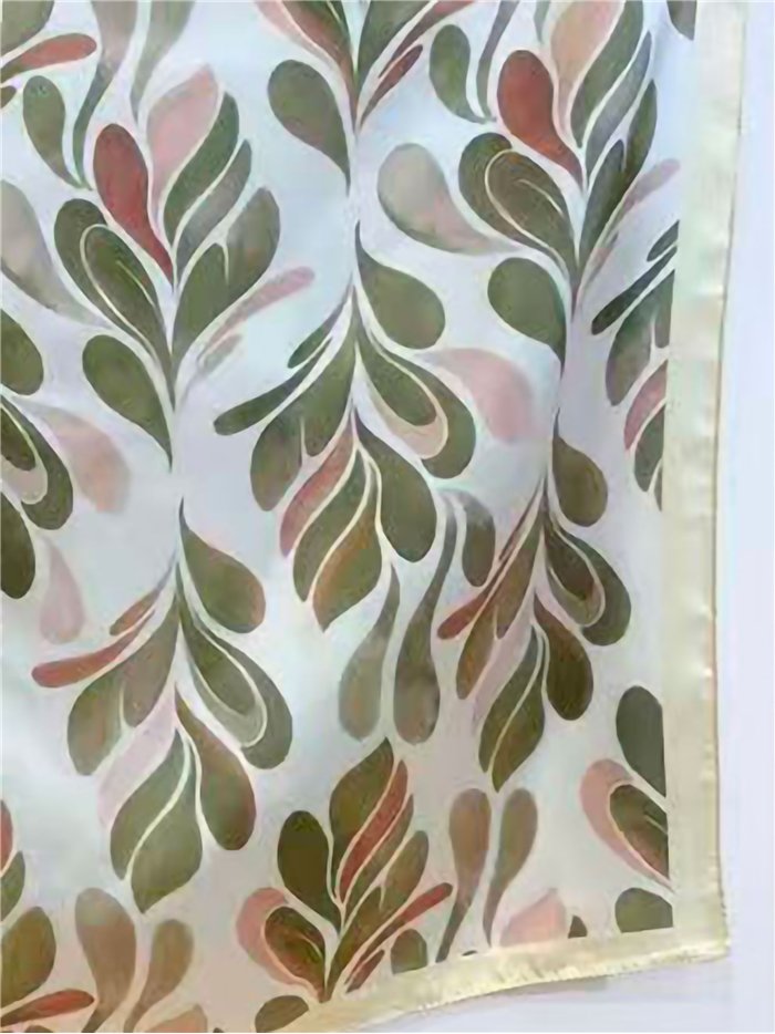 Lenço quadrado com folhas decorativas