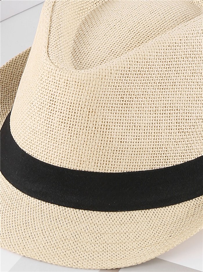 Sombrero fedora con cinta negra