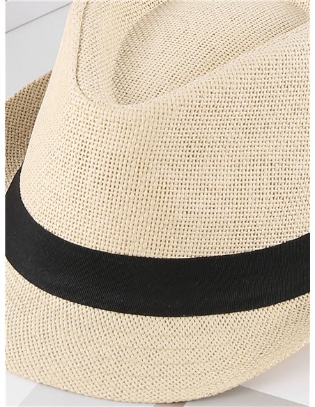 Sombrero fedora con cinta negra