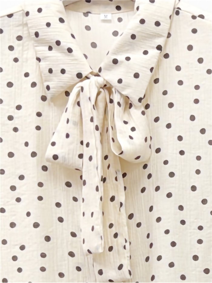 Camisa lunares con lazada