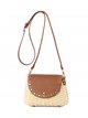 Bolso bandolera de rafia con solapa tachonada