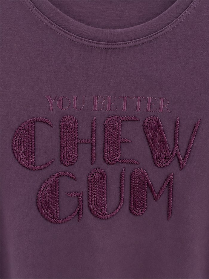 T-shirt con testo ricamato