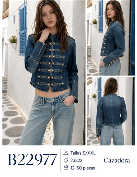 Jeansjacke mit Militärknöpfen