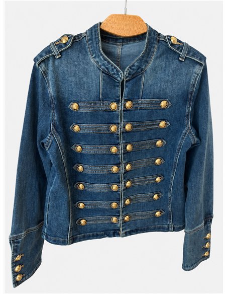 Jeansjacke mit Militärknöpfen