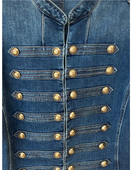Jeansjacke mit Militärknöpfen