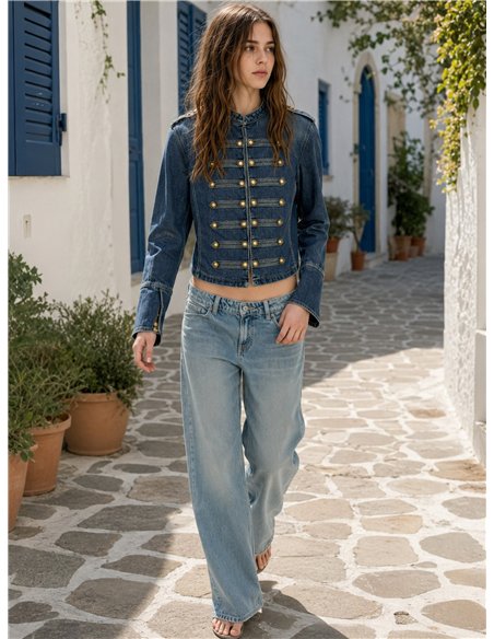 Jeansjacke mit Militärknöpfen