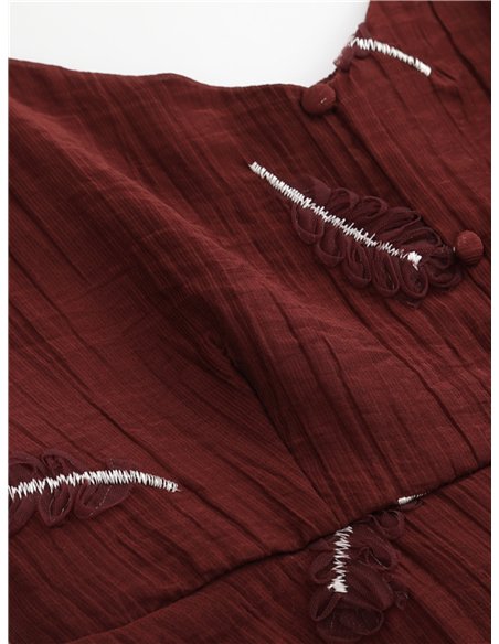 Top de tirantes con bordado en relieve