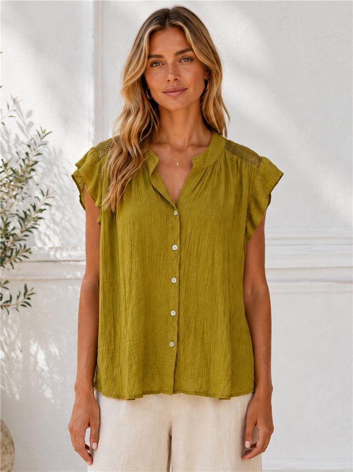 Blusa fluida con botones y rejilla