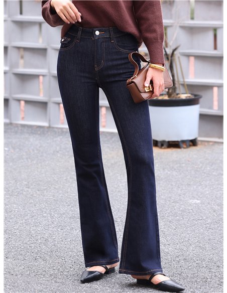 Jeans a zampa scuri con tasche a patta
