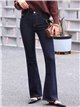 Jeans a zampa scuri con tasche a patta