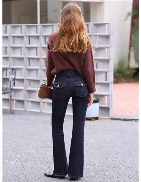 Jeans a zampa scuri con tasche a patta