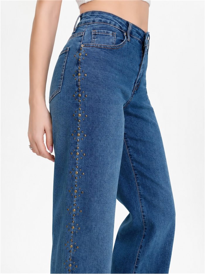 Jeans wide leg azul con tachuelas laterales