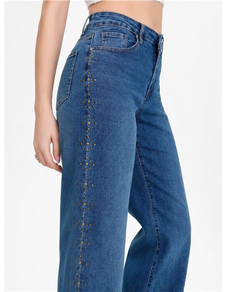 Jeans wide leg azul con tachuelas laterales