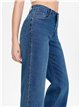 Jeans wide leg azul con tachuelas laterales