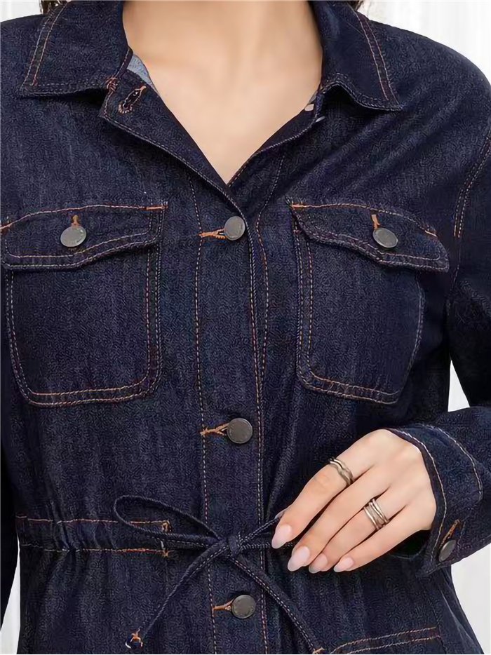 Chaqueta denim oscura con cintura ajustable
