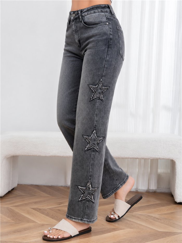 Jeans gris con estrellas aplicadas