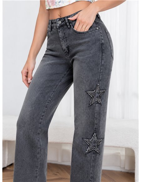 Jeans gris con estrellas aplicadas