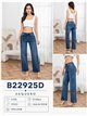 Jeans wide leg azul con estrellas de strass