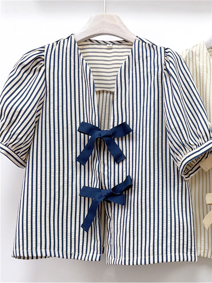 Blusa rayas con lazos frontales