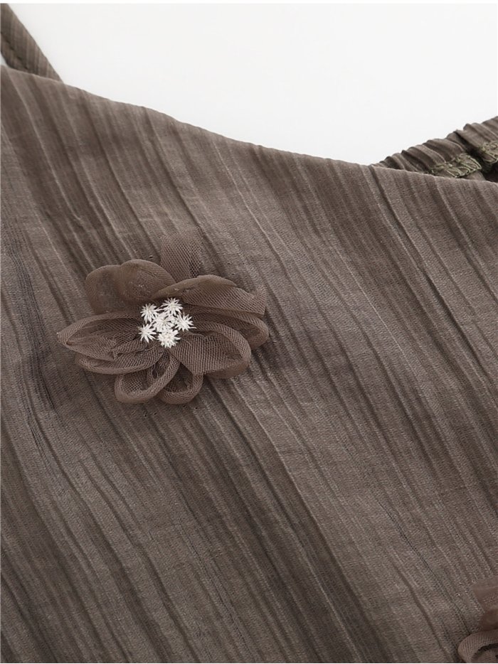 Top de tirantes con flores en relieve